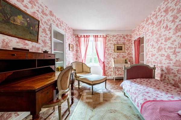 Domaine historique de 4,34 ha avec parc, piscine et dépendances - Bourgogne, proche Beaune