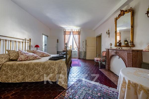 Domaine historique de 4,34 ha avec parc, piscine et dépendances - Bourgogne, proche Beaune