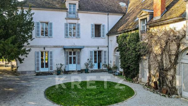 Domaine historique de 4,34 ha avec parc, piscine et dépendances - Bourgogne, proche Beaune