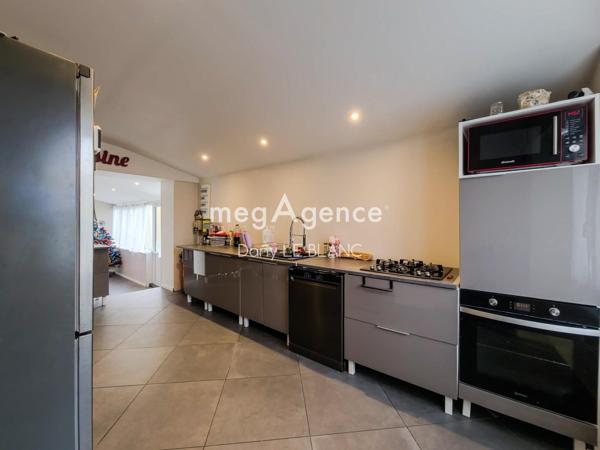 Maison à LES VILLAGES VOVEENS, 28150 - 9 pièces 147m²