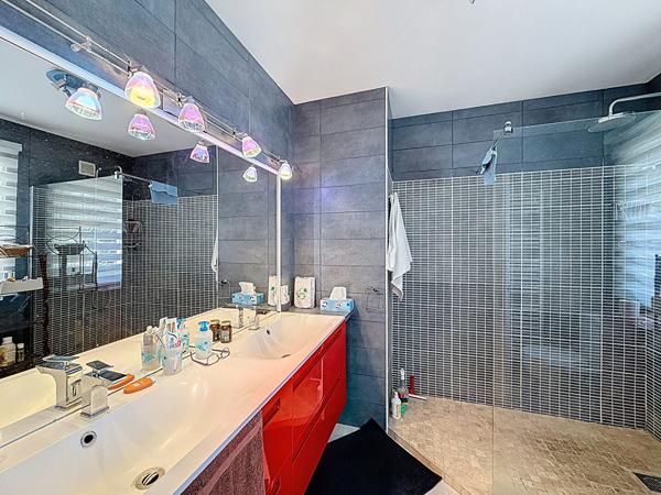 Maison Saint Cézaire-Sur-Siagne 8 pièce(s) 223.44 m2