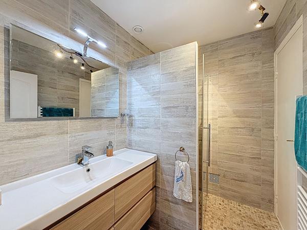 Maison Saint Cézaire-Sur-Siagne 8 pièce(s) 223.44 m2