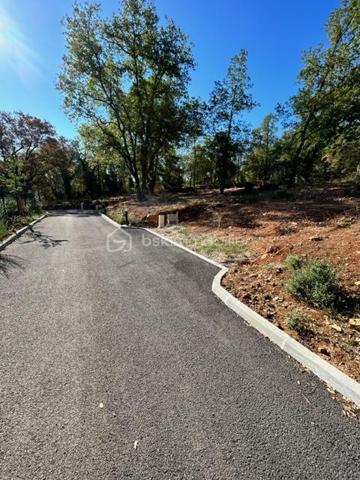 Terrain de 1 236 m²