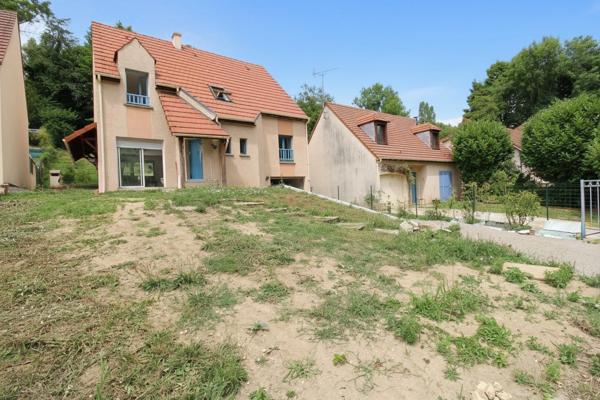 Maison individuelle de 124 m² - 6 pièces - Quartier Le Village à Jouy-le-Moutier (95280)