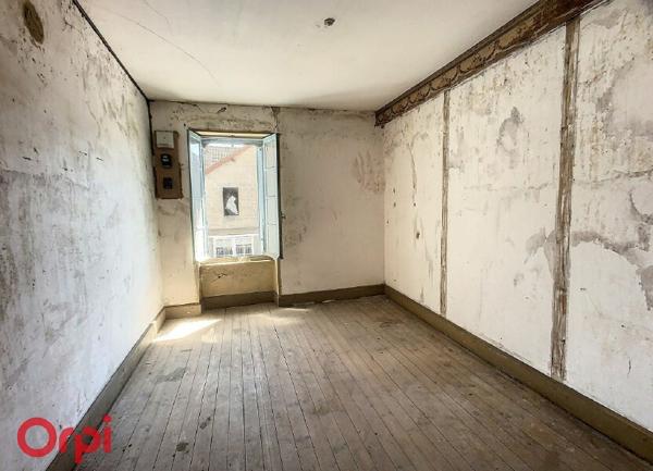 Maison à vendre    7 pièces •  Montmarault