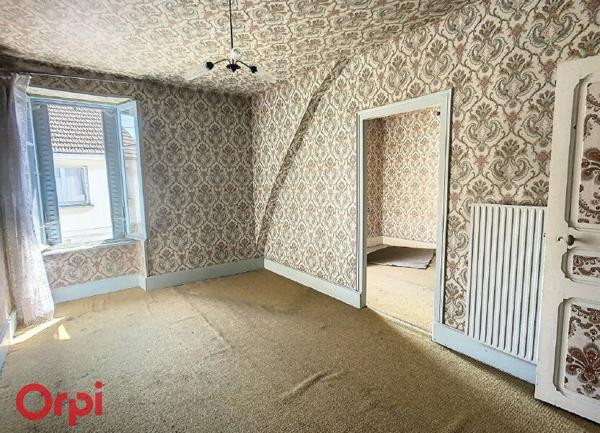 Maison à vendre    7 pièces •  Montmarault