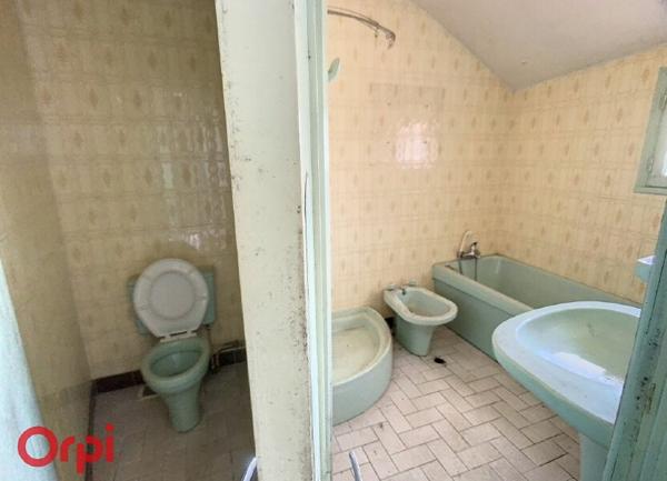 Maison à vendre    7 pièces •  Montmarault