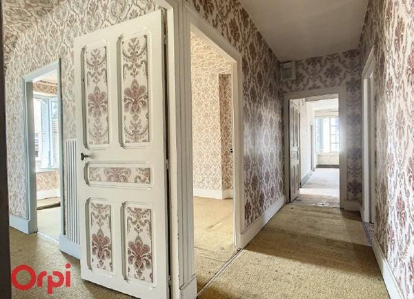 Maison à vendre    7 pièces •  Montmarault