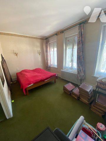 GUINES CENTRE GRANDE MAISON DE VILLE 4 CHAMBRES GARAGE JARDIN