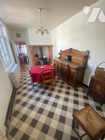 GUINES CENTRE GRANDE MAISON DE VILLE 4 CHAMBRES GARAGE JARDIN