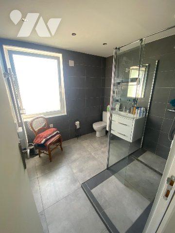 GUINES CENTRE GRANDE MAISON DE VILLE 4 CHAMBRES GARAGE JARDIN