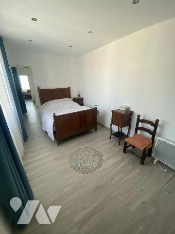 GUINES CENTRE GRANDE MAISON DE VILLE 4 CHAMBRES GARAGE JARDIN