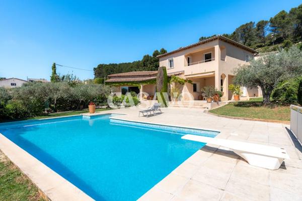 Vente Maison 6 pièces de 180m² - 13590 Meyreuil