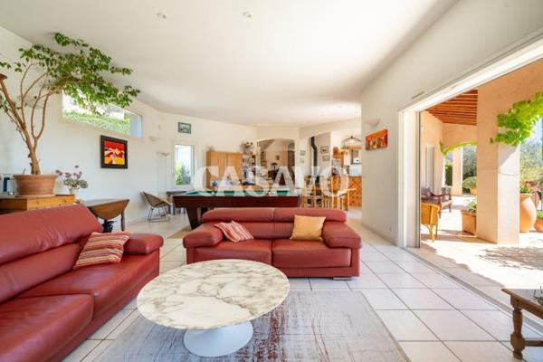 Vente Maison 6 pièces de 180m² - 13590 Meyreuil