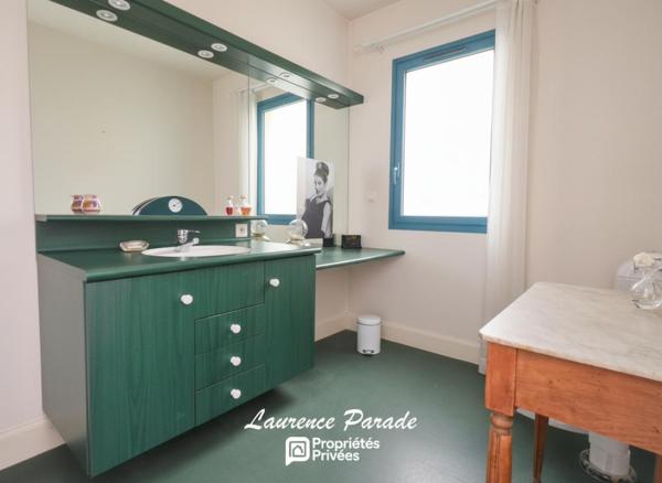 PROPRIÉTÉ DE CARACTÈRE 348 m² de plain Pied 1,8 HECTARES, PISCINE, GARAGE, ENTRE BORDEAUX ET PERIGUEUX, A PROXIMITE DE SAINT-ÉMILION ET BERGERAC