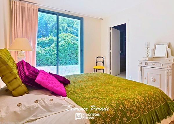 PROPRIÉTÉ DE CARACTÈRE 348 m² de plain Pied 1,8 HECTARES, PISCINE, GARAGE, ENTRE BORDEAUX ET PERIGUEUX, A PROXIMITE DE SAINT-ÉMILION ET BERGERAC