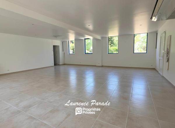 PROPRIÉTÉ DE CARACTÈRE 348 m² de plain Pied 1,8 HECTARES, PISCINE, GARAGE, ENTRE BORDEAUX ET PERIGUEUX, A PROXIMITE DE SAINT-ÉMILION ET BERGERAC