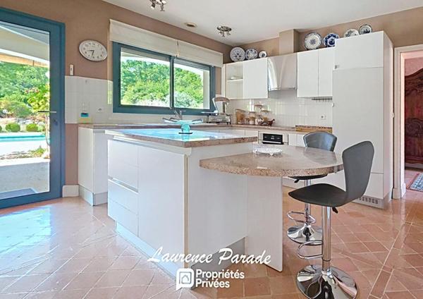 PROPRIÉTÉ DE CARACTÈRE 348 m² de plain Pied 1,8 HECTARES, PISCINE, GARAGE, ENTRE BORDEAUX ET PERIGUEUX, A PROXIMITE DE SAINT-ÉMILION ET BERGERAC