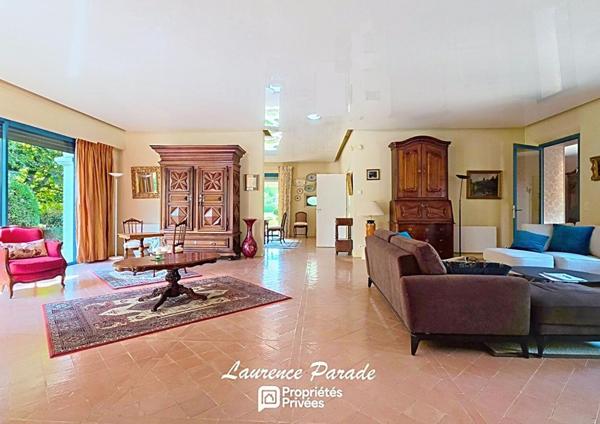 PROPRIÉTÉ DE CARACTÈRE 348 m² de plain Pied 1,8 HECTARES, PISCINE, GARAGE, ENTRE BORDEAUX ET PERIGUEUX, A PROXIMITE DE SAINT-ÉMILION ET BERGERAC
