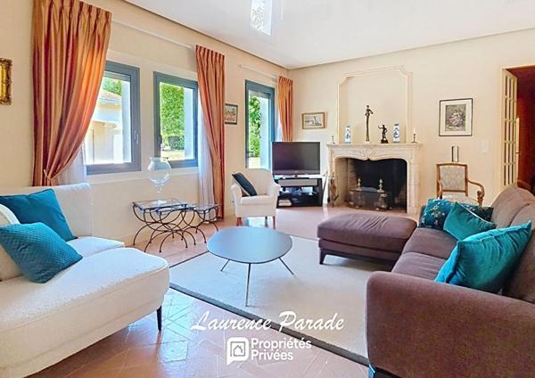 PROPRIÉTÉ DE CARACTÈRE 348 m² de plain Pied 1,8 HECTARES, PISCINE, GARAGE, ENTRE BORDEAUX ET PERIGUEUX, A PROXIMITE DE SAINT-ÉMILION ET BERGERAC