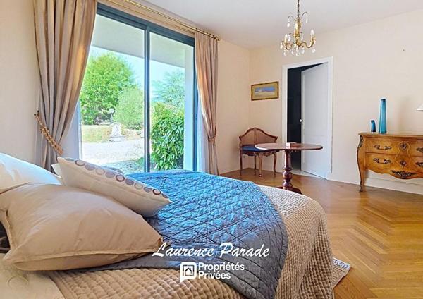 PROPRIÉTÉ DE CARACTÈRE 348 m² de plain Pied 1,8 HECTARES, PISCINE, GARAGE, ENTRE BORDEAUX ET PERIGUEUX, A PROXIMITE DE SAINT-ÉMILION ET BERGERAC