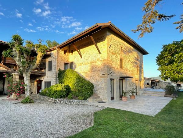 Maison de caractère en pierres et galets