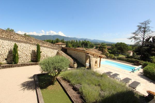 Maison de caractère en pierres et galets