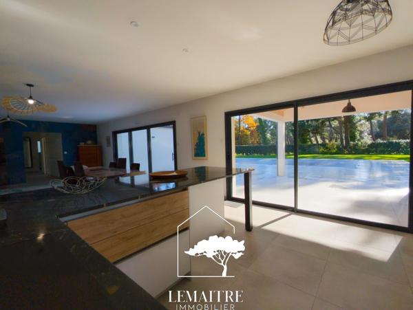 Maison plain-pied 177 m² La Palmyre – Parc sécurisé – Piscine chauffée
