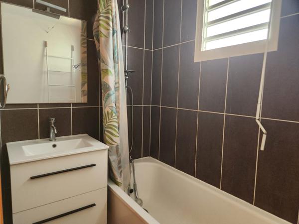 Appartement à louer 1 447 € CC BAIE MAHAULT 4 p 73 m² DPE B