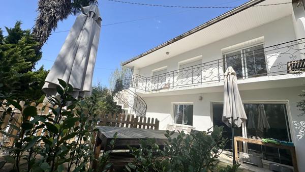 À vendre - Maison mitoyenne 1 côté, 8 pièces située à Biarritz (64200)