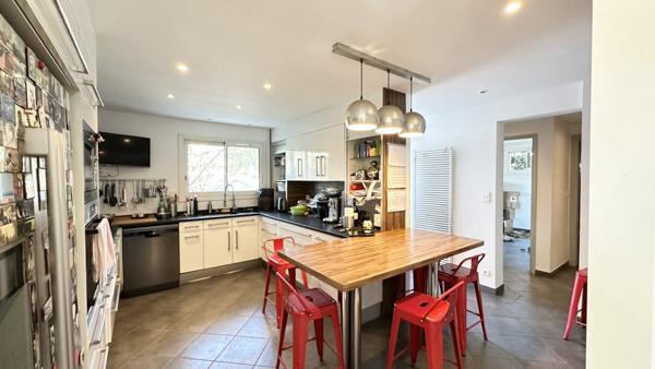 À vendre - Maison mitoyenne 1 côté, 8 pièces située à Biarritz (64200)