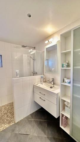 À vendre - Maison mitoyenne 1 côté, 8 pièces située à Biarritz (64200)