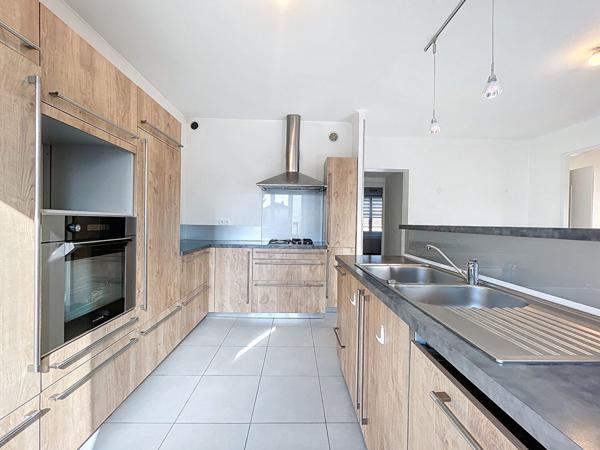 APPARTEMENT BOURG EN BRESSE - 4 pièce(s) - 98 m2