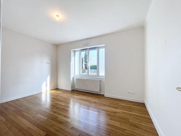 APPARTEMENT BOURG EN BRESSE - 4 pièce(s) - 98 m2