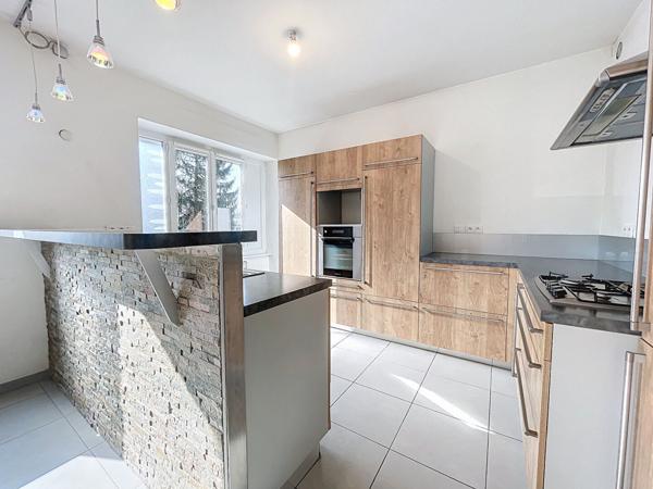 APPARTEMENT BOURG EN BRESSE - 4 pièce(s) - 98 m2