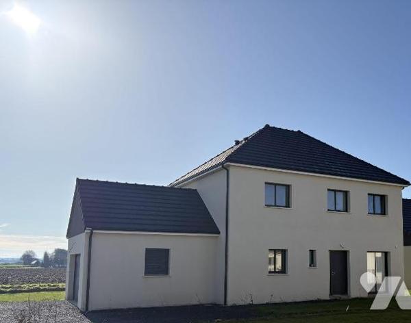 Pavillon individuel comprenant au rez-de-chaussée : une entrée donnant sur le séjour et sur une...