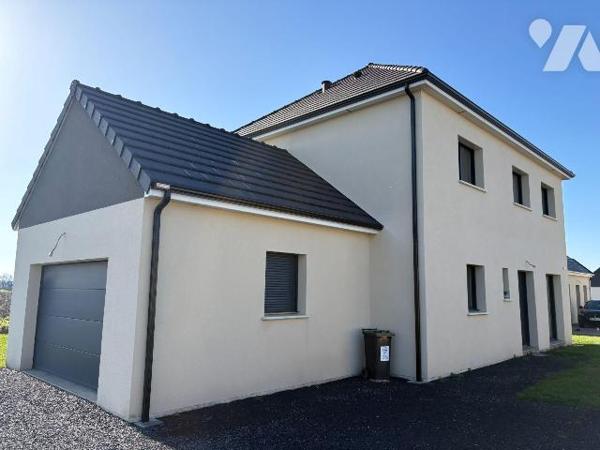 Pavillon individuel comprenant au rez-de-chaussée : une entrée donnant sur le séjour et sur une...