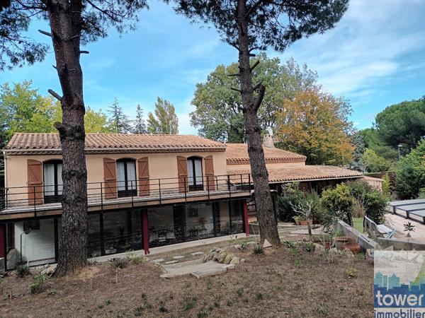 VILLA 5 CHAMBRES GARAGE JARDIN PISCINE