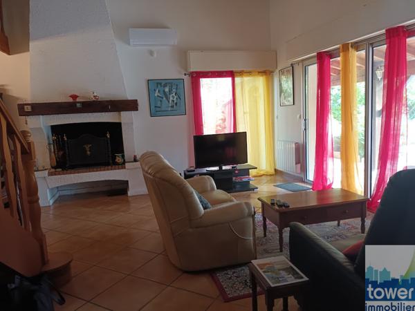 VILLA 5 CHAMBRES GARAGE JARDIN PISCINE