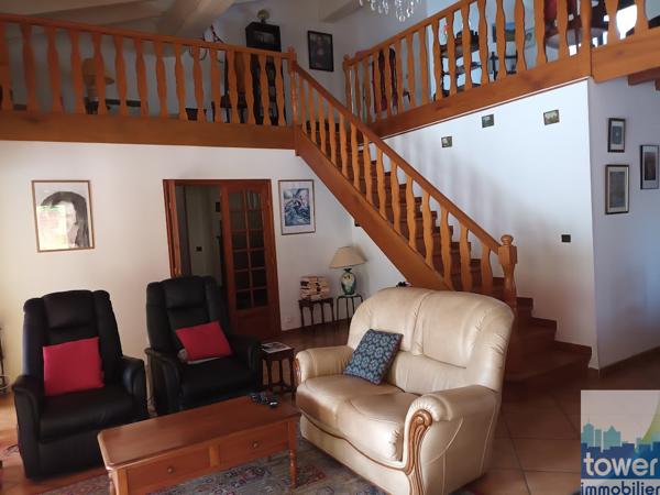 VILLA 5 CHAMBRES GARAGE JARDIN PISCINE