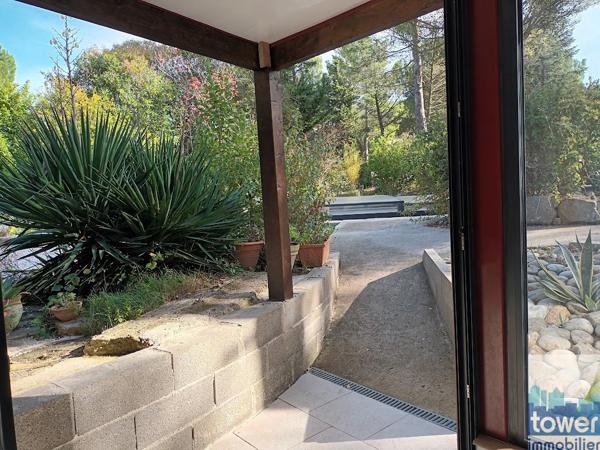 VILLA 5 CHAMBRES GARAGE JARDIN PISCINE