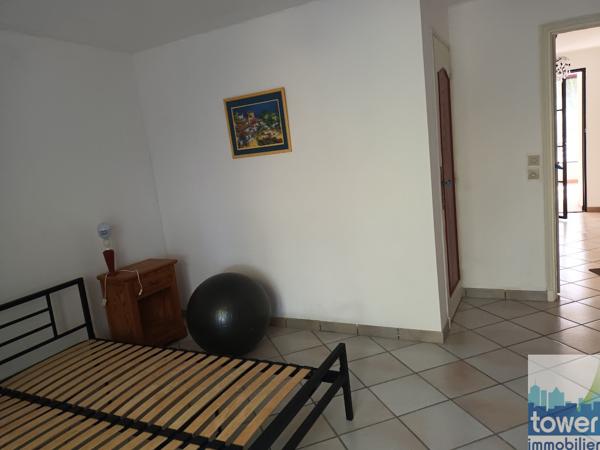 VILLA 5 CHAMBRES GARAGE JARDIN PISCINE