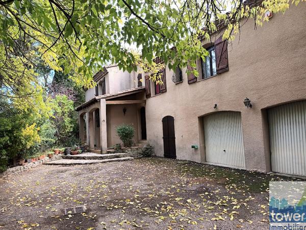 VILLA 5 CHAMBRES GARAGE JARDIN PISCINE