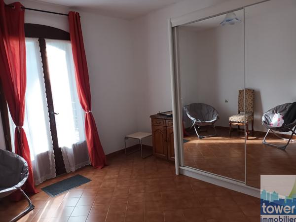 VILLA 5 CHAMBRES GARAGE JARDIN PISCINE