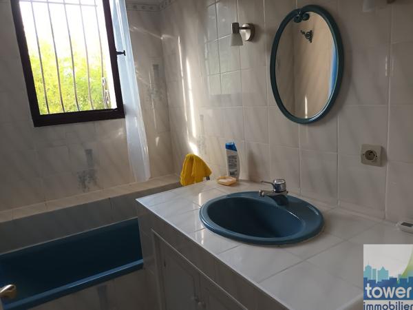 VILLA 5 CHAMBRES GARAGE JARDIN PISCINE