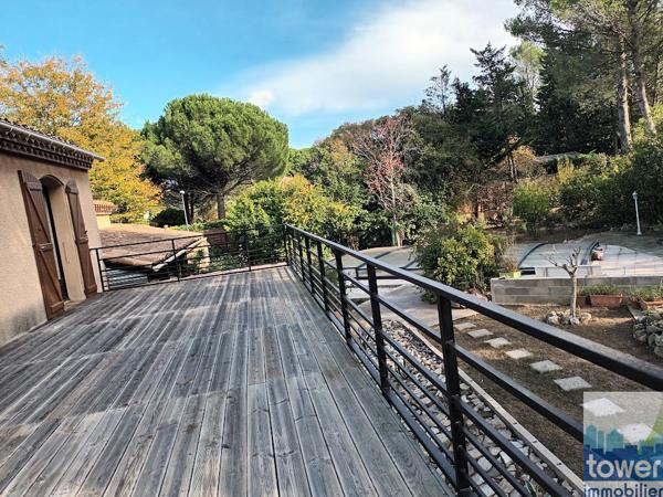 VILLA 5 CHAMBRES GARAGE JARDIN PISCINE