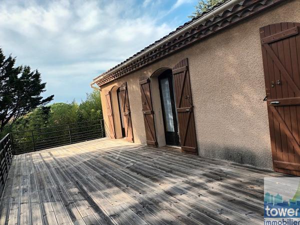 VILLA 5 CHAMBRES GARAGE JARDIN PISCINE