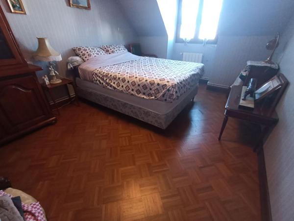 Maison sur sous-sol avec jardin, quartier calme, proche des écoles à CHATEAUROUX