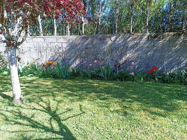 Maison sur sous-sol avec jardin, quartier calme, proche des écoles à CHATEAUROUX