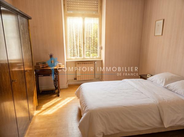 Maison
                                                                                                                                                                                                                                                                                                                        6 pièce(s)                                                                                                                                                                                                          3 chambre(s)                                                                                                                                                                                                          177  m²